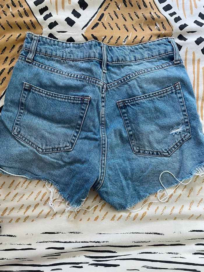Short troué en jean - photo numéro 2