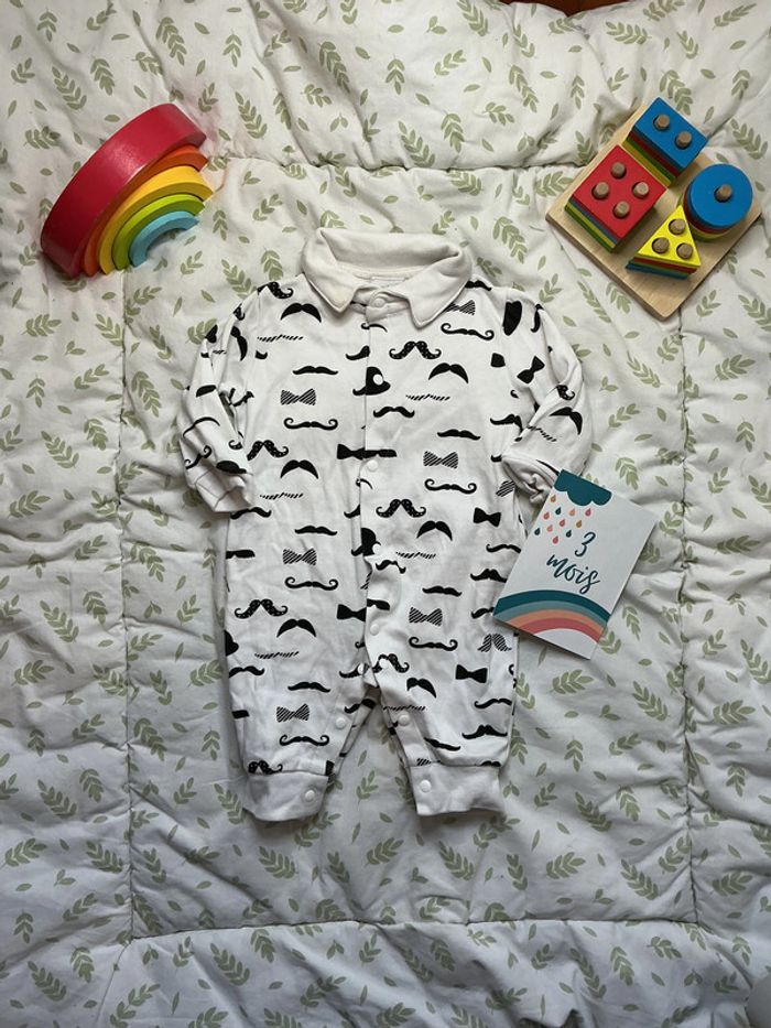 combinaison sans pieds blanc motifs moustache ouverture devant 3 mois newborn