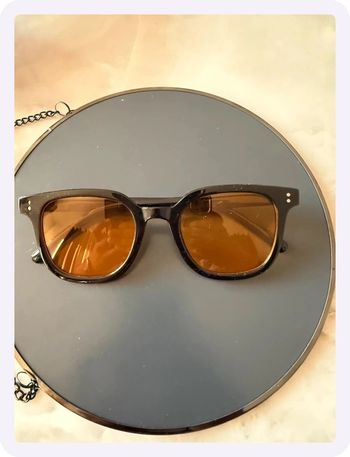 Lunette de soleil noire / jaune