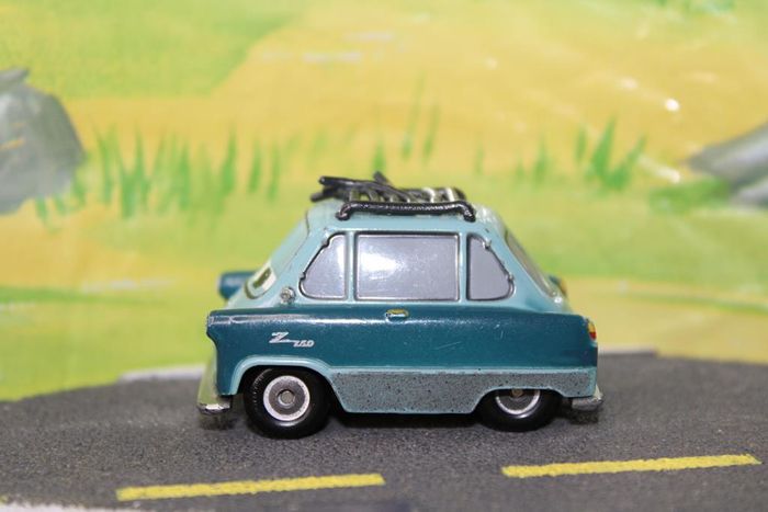 Disney Pixar cars Professor Z - photo numéro 2