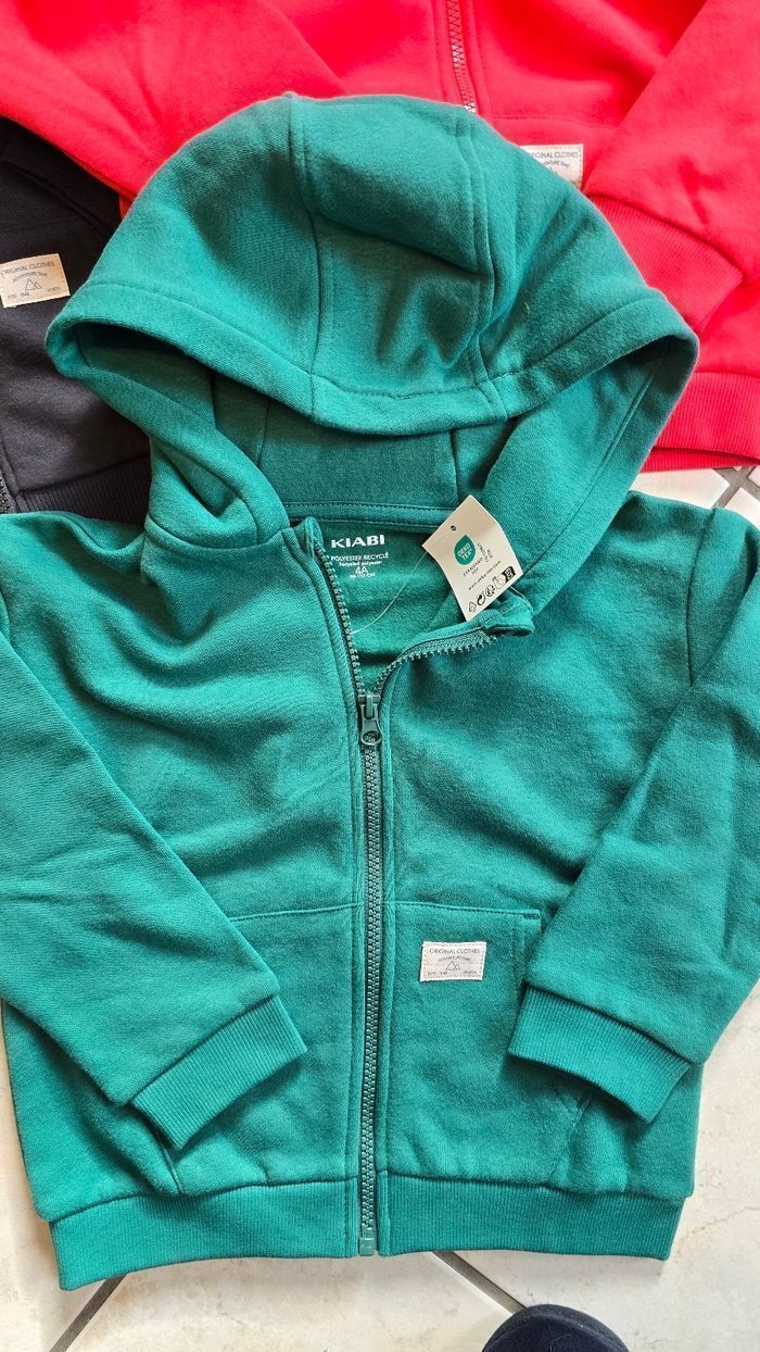 (NEUFS non portés) 🏷😍💙🥰superbe lot sweats zippés molleton et molletonnés 4ans Garçon 💙😍🥰 - photo numéro 9