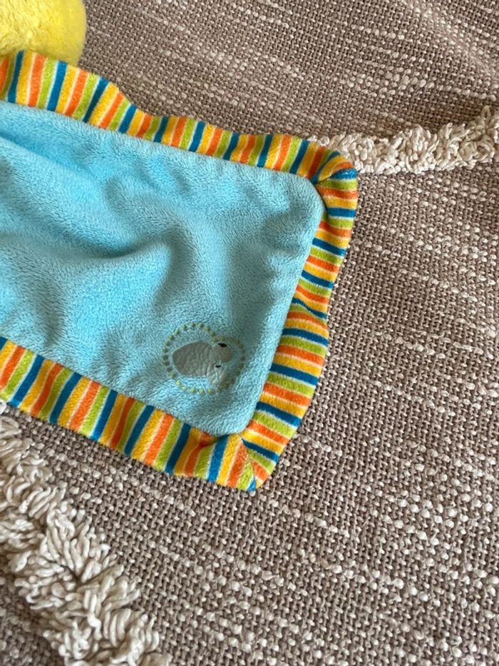 Peluche doudou mouchoir Disney 30cm Mickey souris noir et rouge très bon état - photo numéro 3