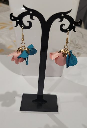 BOUCLES D'OREILLES BICOLORES FLEUR EN TISSU ROSE BLEU ! NEUF!