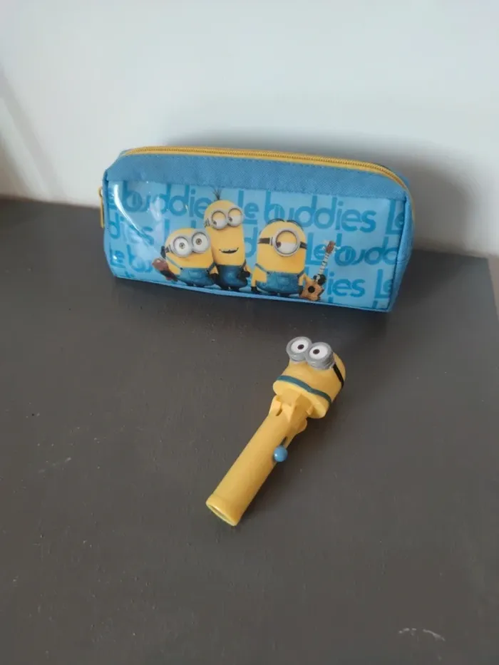 Lot trousse et accessoires minions