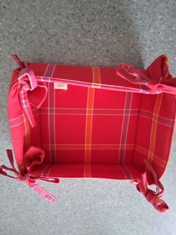 Corbeille tissu carré rouge