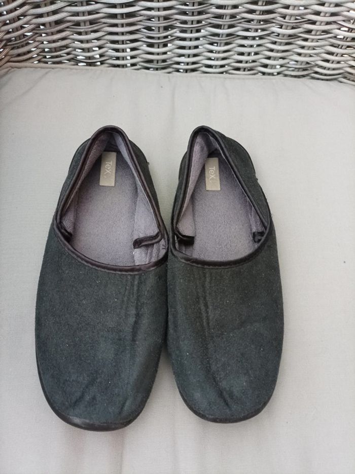 Jolis chaussons garçon T39 neufs