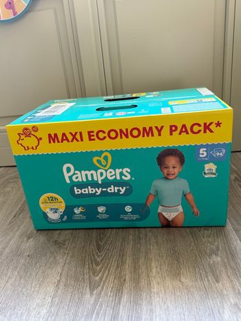 Couches pampers baby dry taille 5 