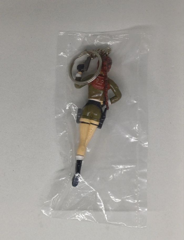 Porte clé Figurine Lara Croft Tomb Raider 2 Aviateur Aviator Veste - photo numéro 3