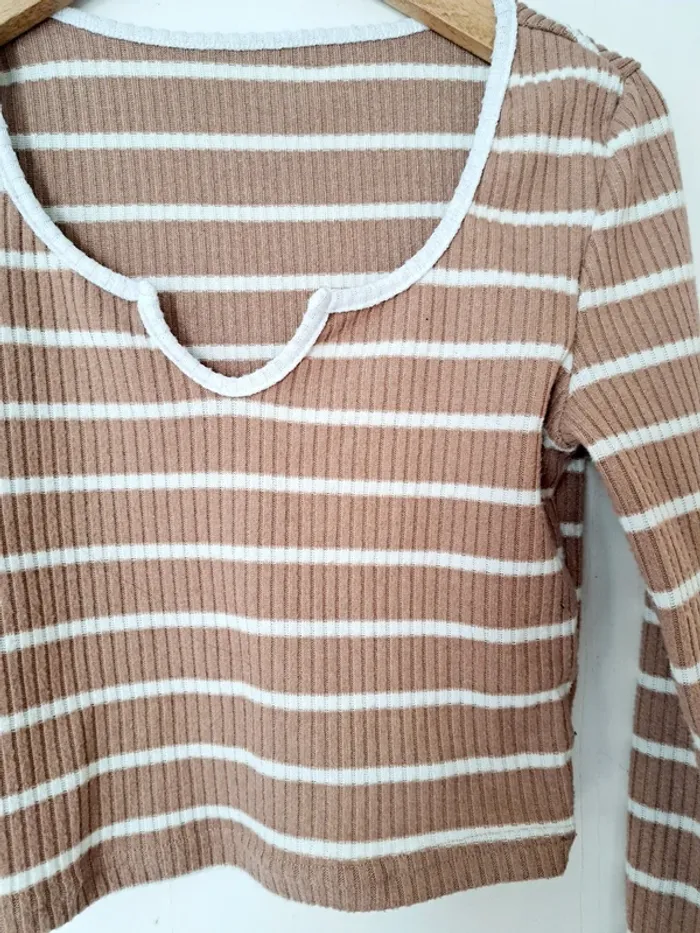 T-shirt crop top rayures camel et blanc. - photo numéro 4
