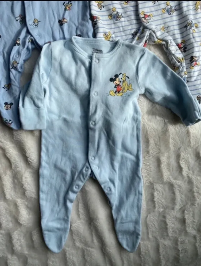 Lot pyjamas Disney primark - photo numéro 2