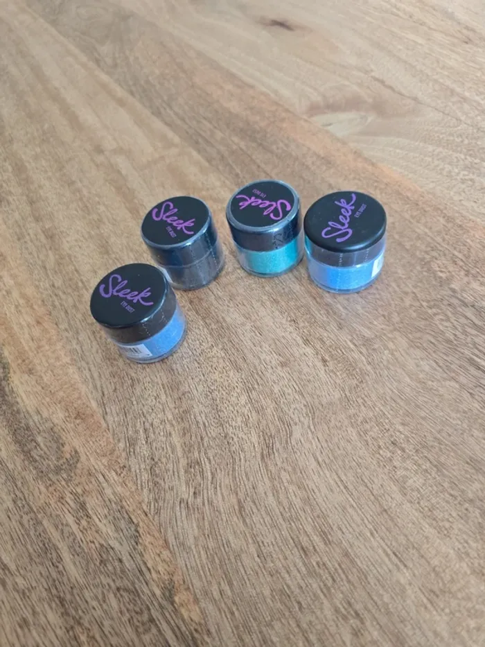 Lot 4 eye dust Sleek