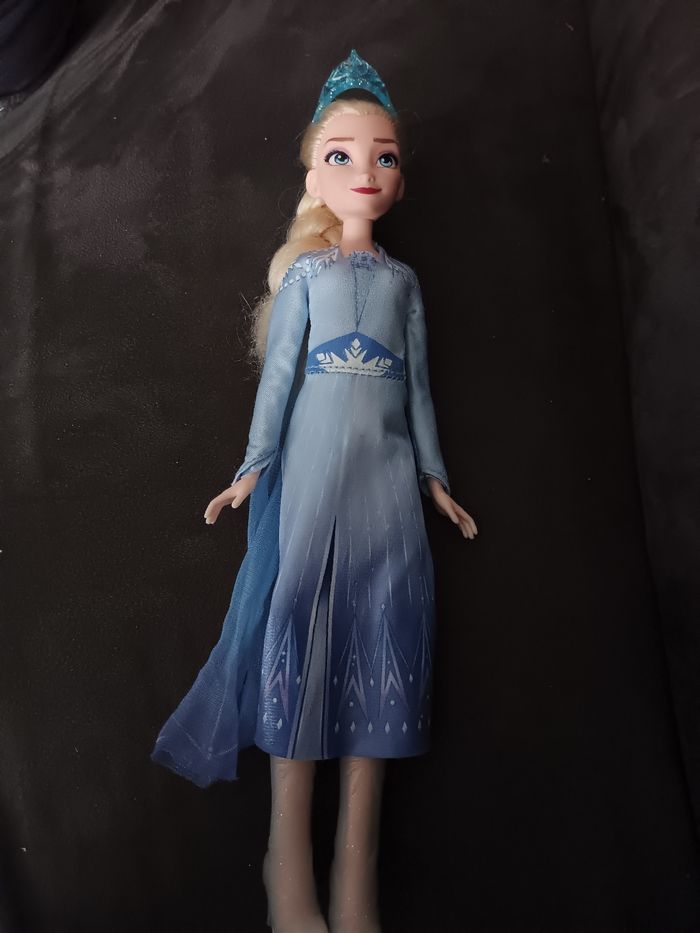 Elsa chantante  2018 . Très bon état