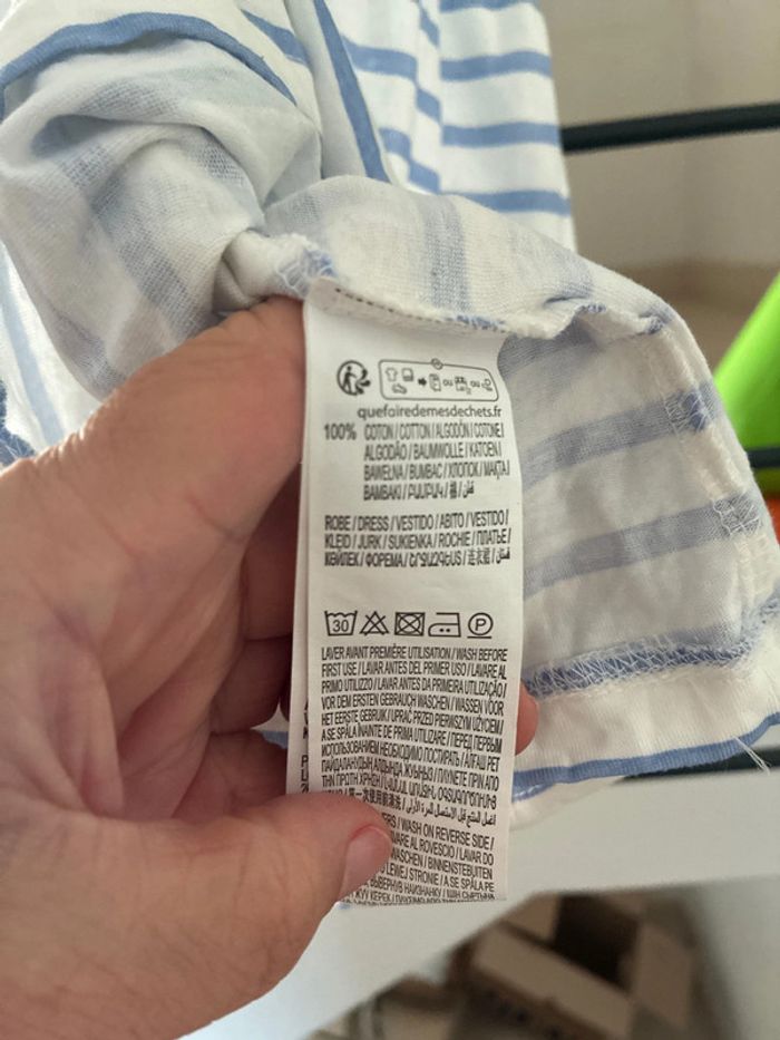 Robe légère kiabi 5 ans en coton rayé bleu et blanc état neuf - photo numéro 3