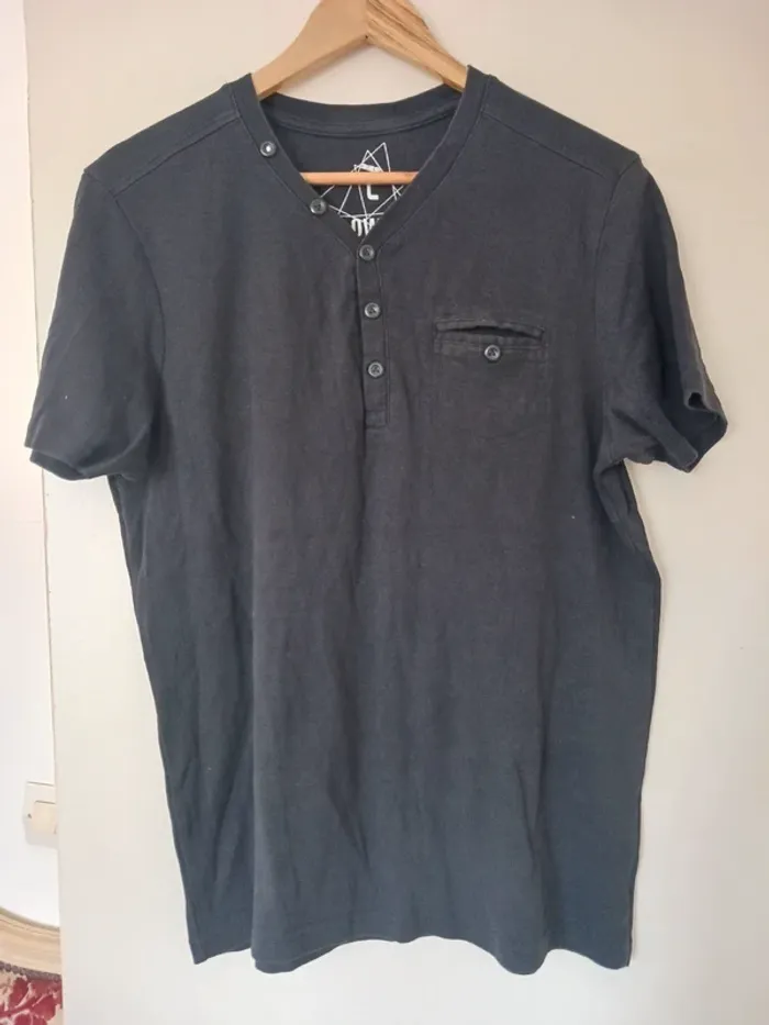Tee shirt