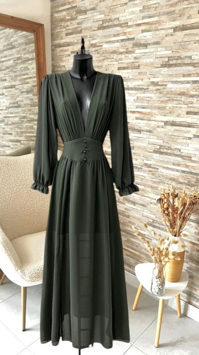 Robe kaki longue cintrée