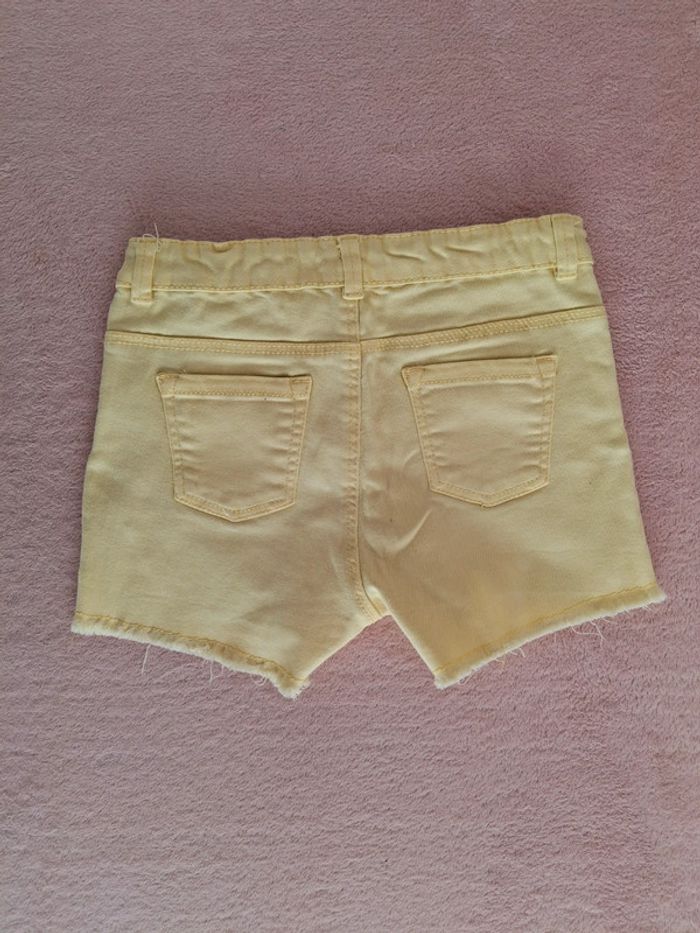 Short en jean In Extenso 10 ans jaune avec fleur brodée blanche - photo numéro 2