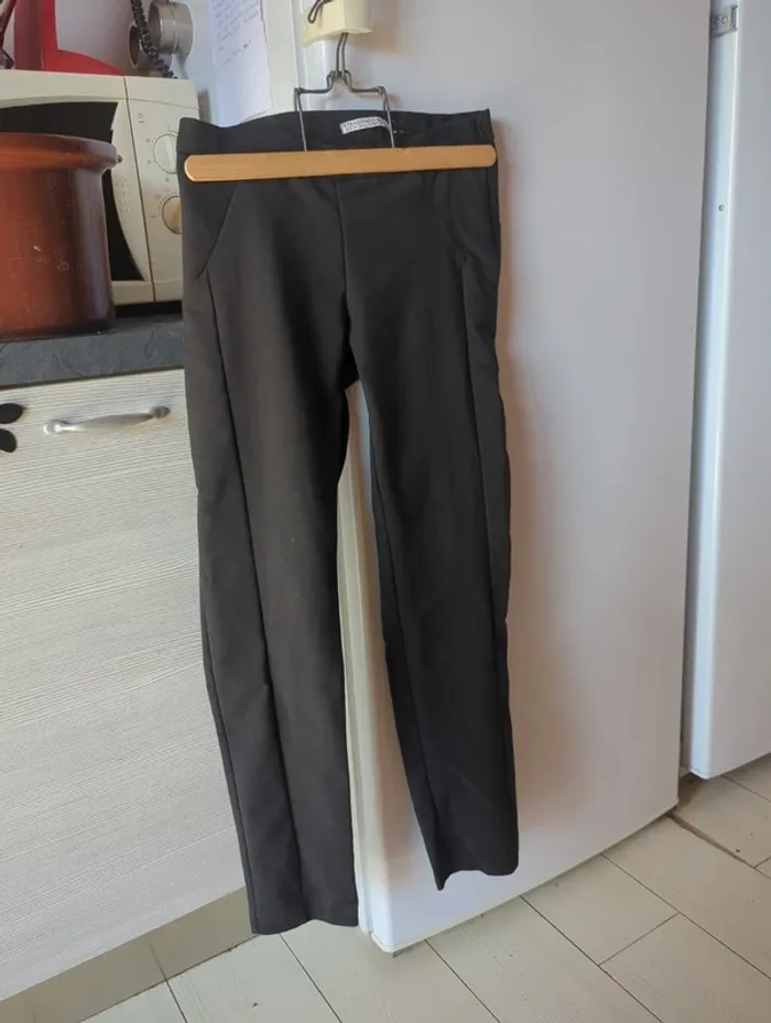 Pantalon fille/femme noir Stradivarius taille 34