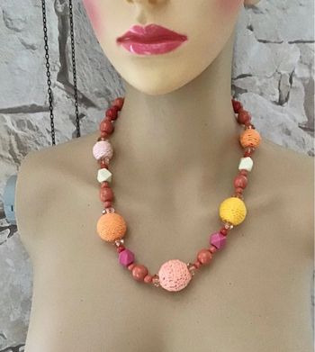 Collier perles bois et tissu