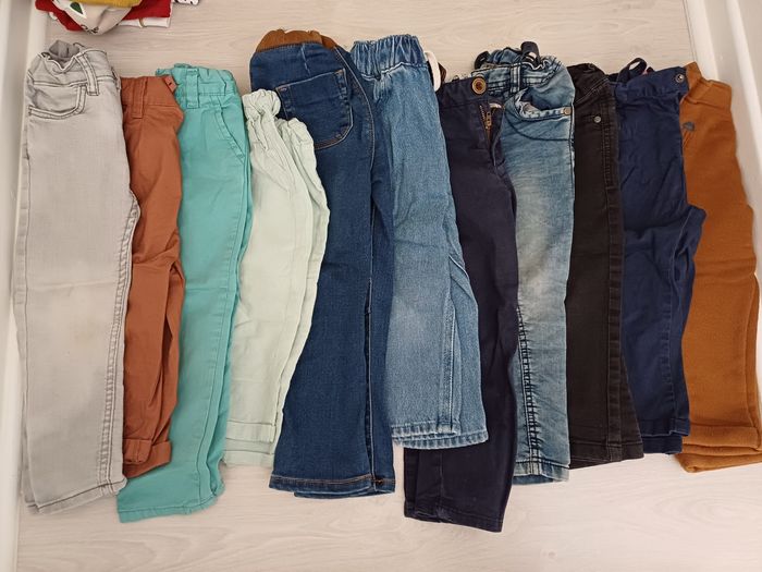 Lot  de 11 pantalons et pantacourt