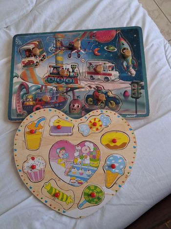 Lot de puzzles.