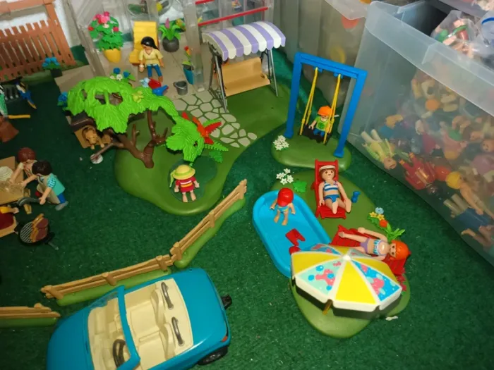 Lot maison Playmobil 9266 sur 3 étages + jardin - photo numéro 17