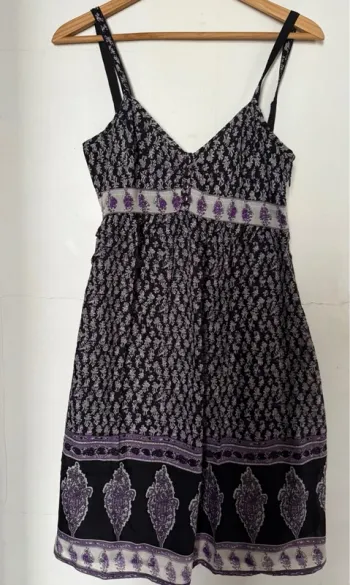 Robe ete fines bretelles noire violette