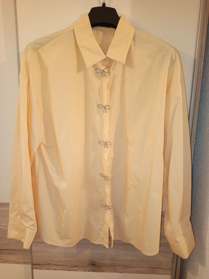 Chemise avec strass et noeud couleur nude taille XL