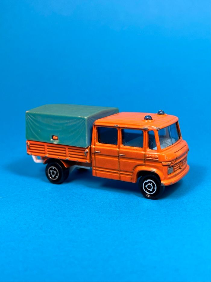 Majorette vintage : Camion Mercedes Travaux Publics - photo numéro 2