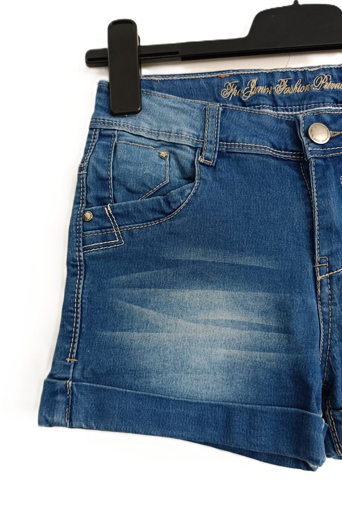 Short en jean bleu effet plissé délavé. FPC Fashion Private company. Taille 14 ans - photo numéro 2