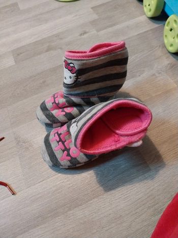 Chaussons hello kitty 24 très bon état