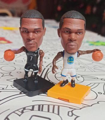 Ensemble de 2 petites figurines basket nba Kévin durant