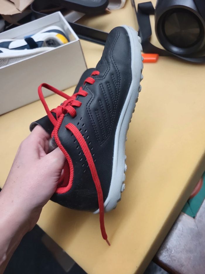 Chaussure de foot en salle quasi neuve taille 33 - photo numéro 5
