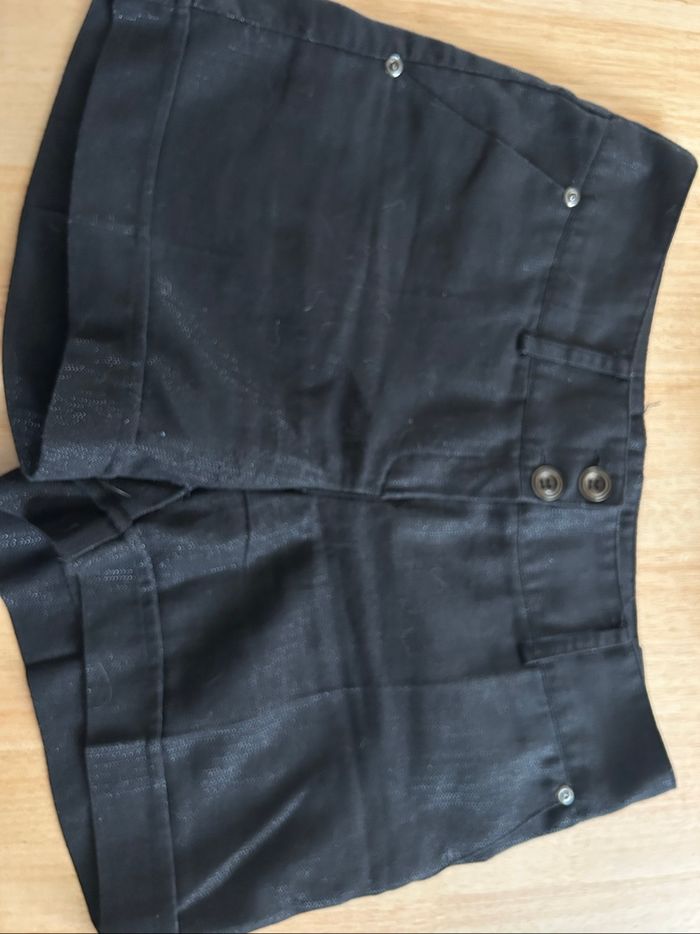 À vendre 4 petits shorts en parfait état  taille 36 - photo numéro 3