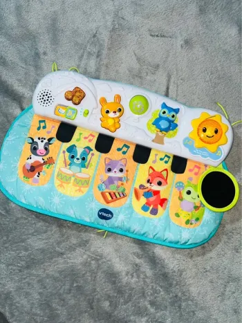 Tap tap piano des baby Loulous Vtech