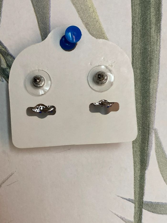 Boucles oreilles fleurs bleues - photo numéro 3