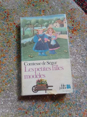 Les petites filles modèles