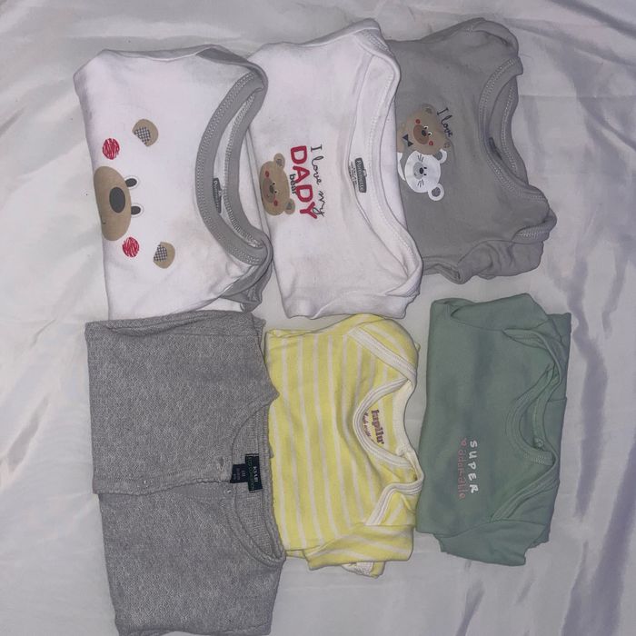 Lots de 5 bodys + gilet mixte