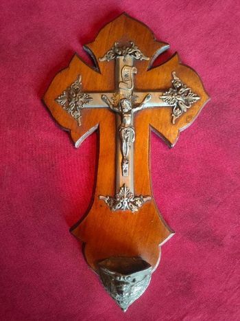 Ancien bénitier en bois ( n°8)