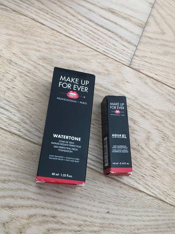 Lot fond teint et fard yeux