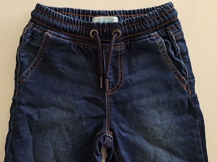 Short en jean stretch garçon 5 ans TBE - photo numéro 4