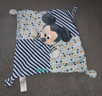 Doudou Mickey carré plat bleu rayé / Triangles jaune vert gris - Disney