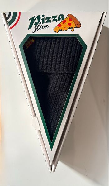 Bonnet Celio – Noir – Petit logo Pizza – TU – Neuf dans emballage