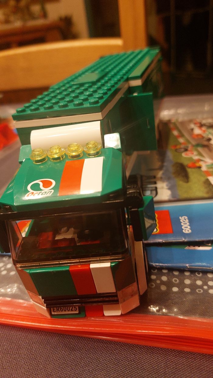 Lego 60025 camion voiture de course - photo numéro 4