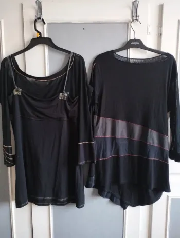 Lot 2 tuniques