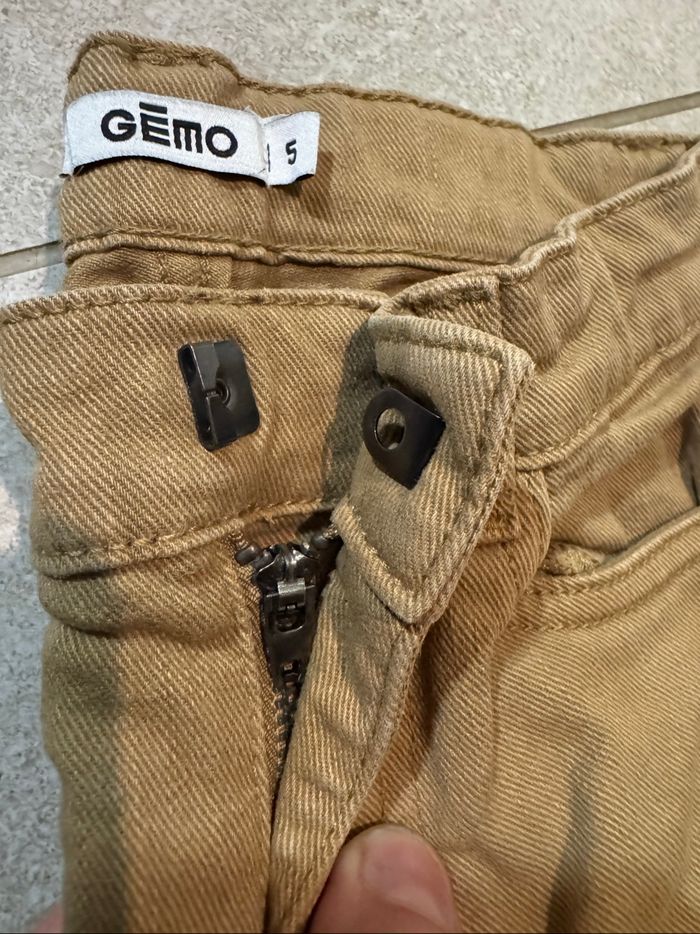 Lot 3 jeans slim Gemo 5 ans – Camel ,bleu foncé & vert, parfait état - photo numéro 5