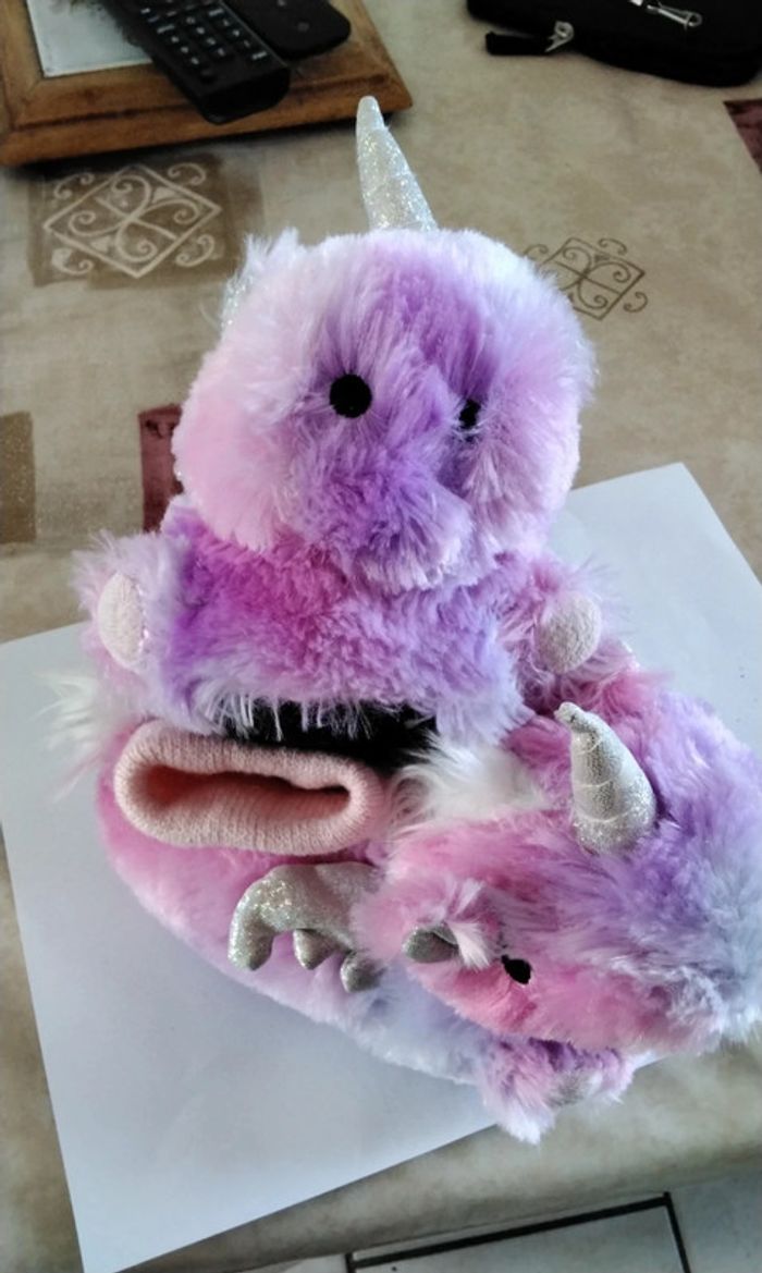 Chaussons, licorne , montant, violet et rose, comme neuf , pointure 24 - photo numéro 2