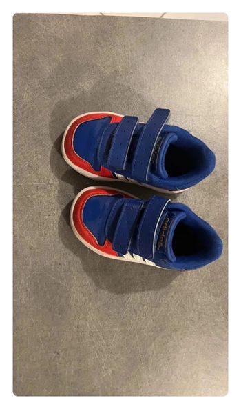 Basket garçon AdidasHoops 2.0 taille 21
