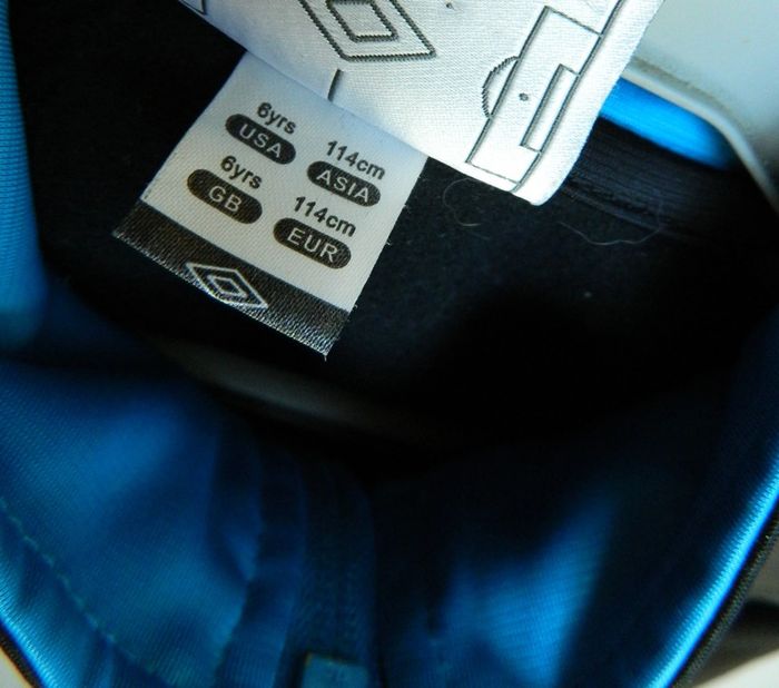 Veste de survêtement "Umbro" T 6 ans - photo numéro 3