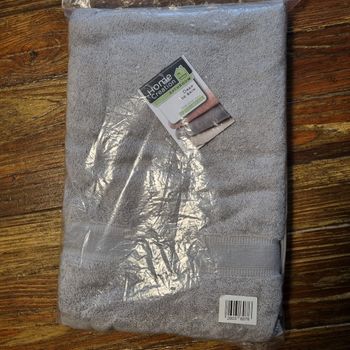 serviette  de bain 130 cm x 70 cm - NEUF