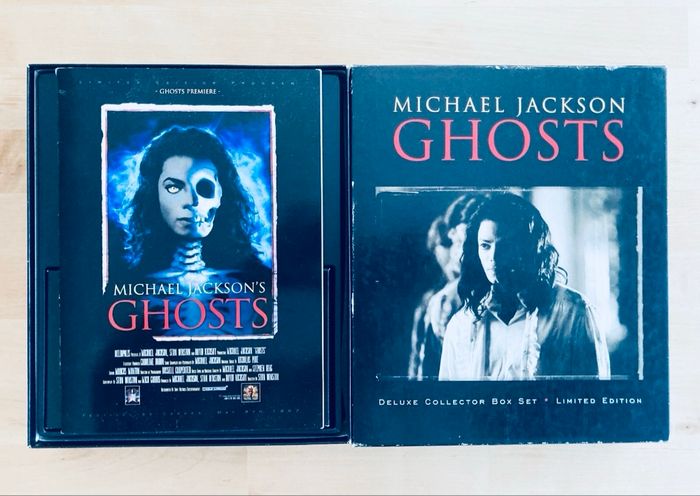 Coffret collector Michael Jackson VHS et CD. - photo numéro 3